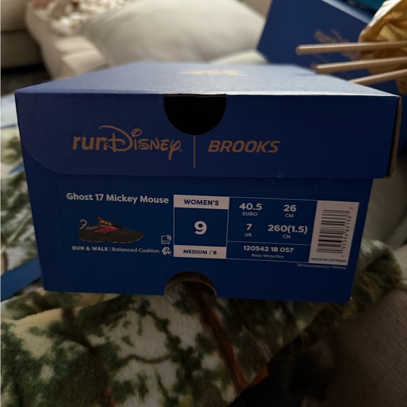 Brooks Mickey Mouse Running Shoes - Picture 4 of 4